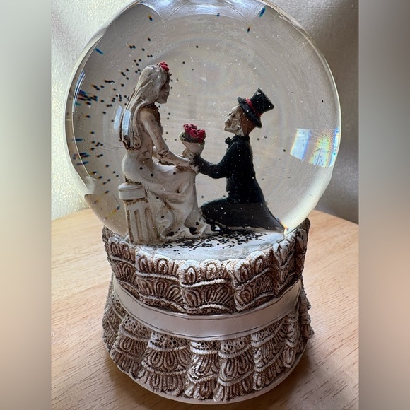 Skeleton Musical Halloween Globe with Skeleton Couple Getting Married - Picture 6 of 9